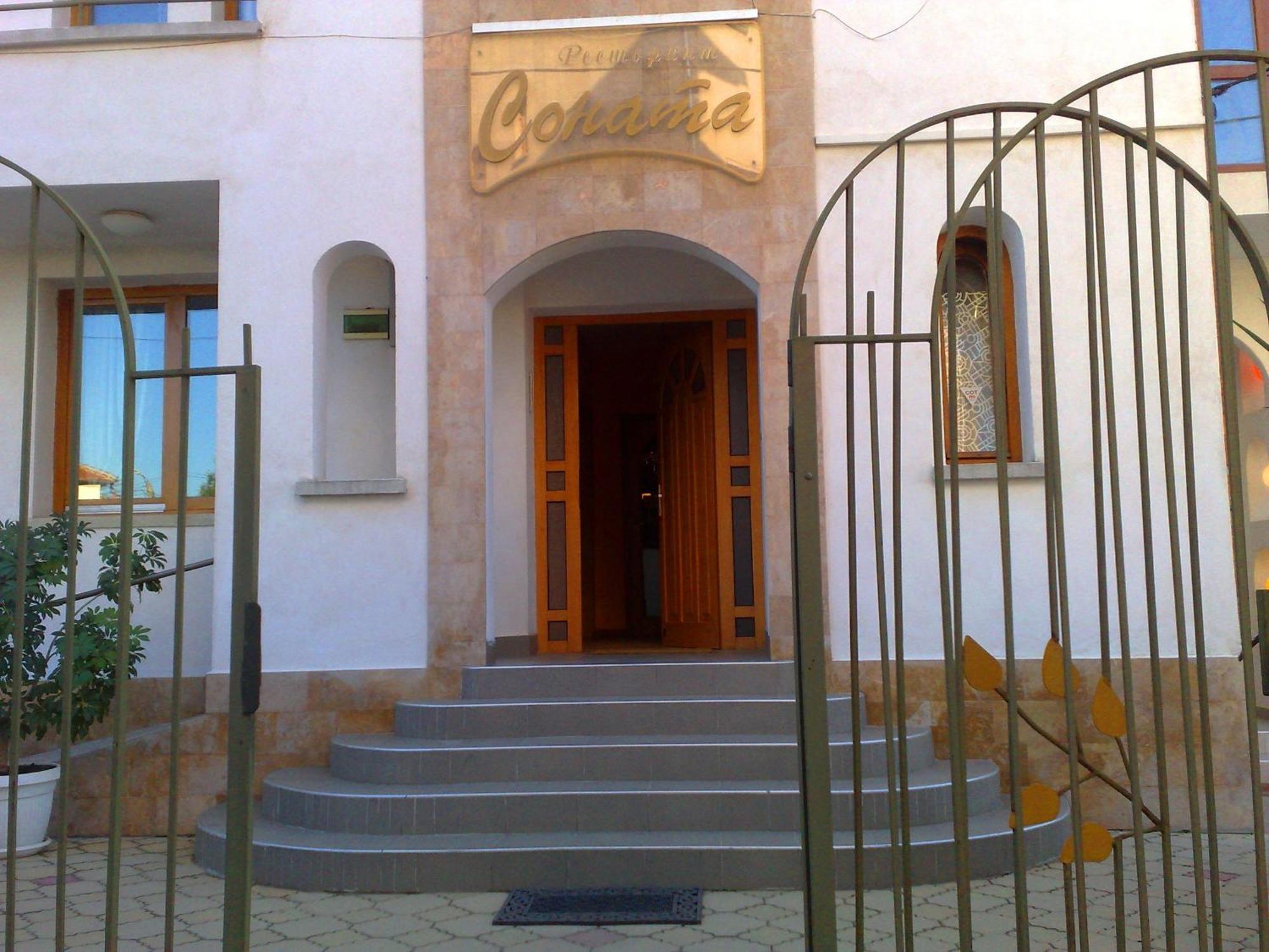 Family Hotel Sonata Samokov Eksteriør bilde
