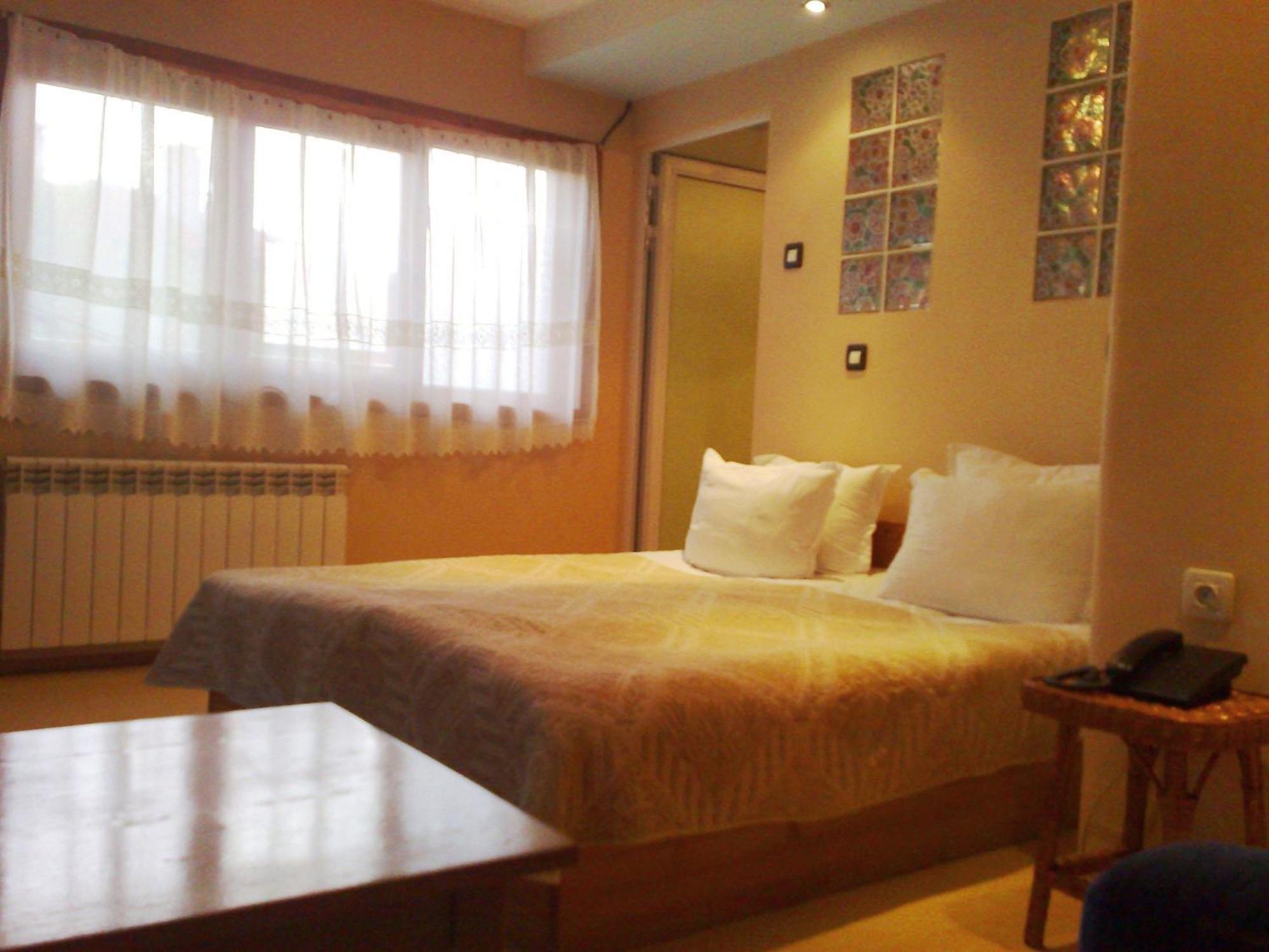 Family Hotel Sonata Samokov Eksteriør bilde