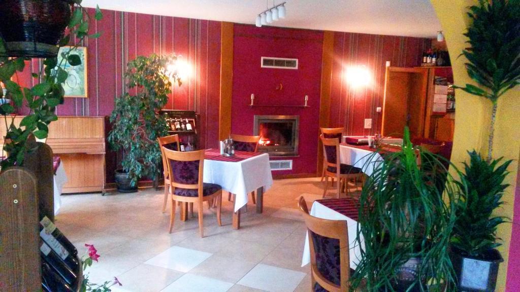 Family Hotel Sonata Samokov Eksteriør bilde