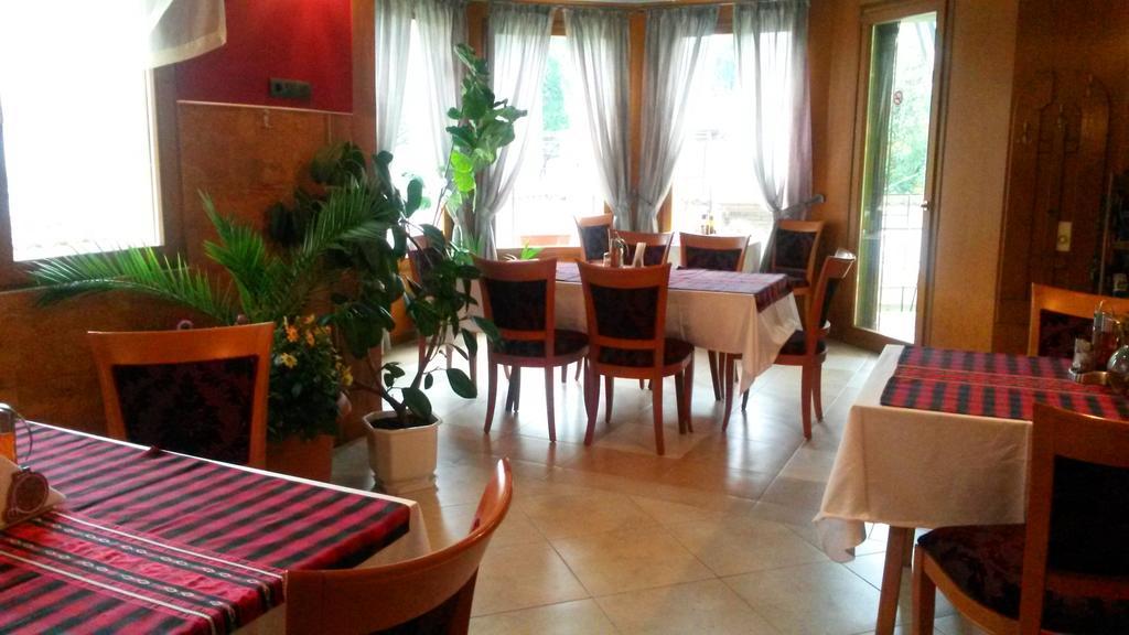 Family Hotel Sonata Samokov Eksteriør bilde