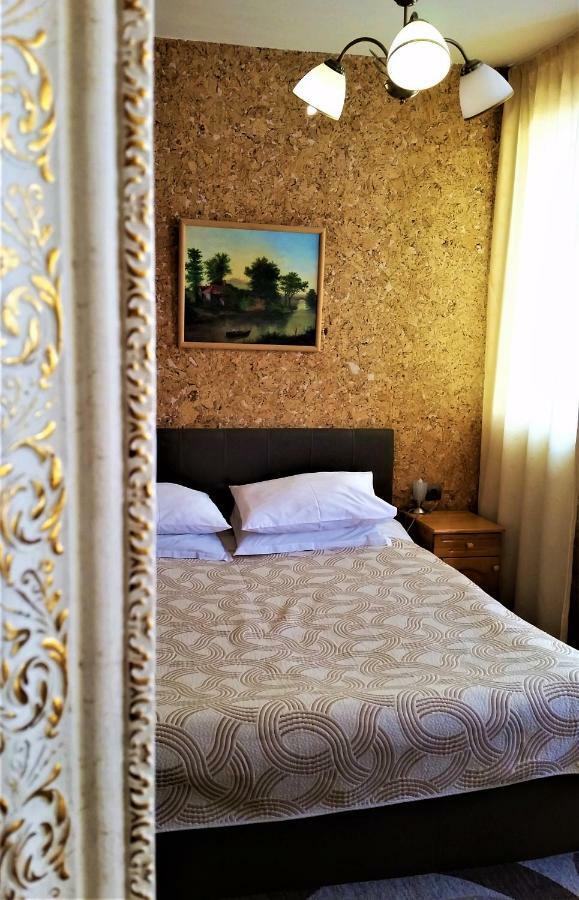 Family Hotel Sonata Samokov Eksteriør bilde